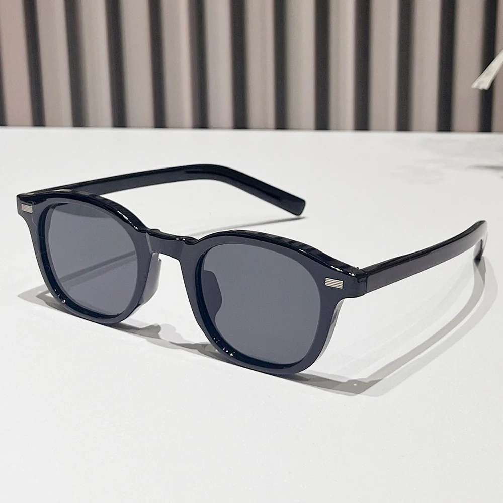 Classic Black Round Sunglasses