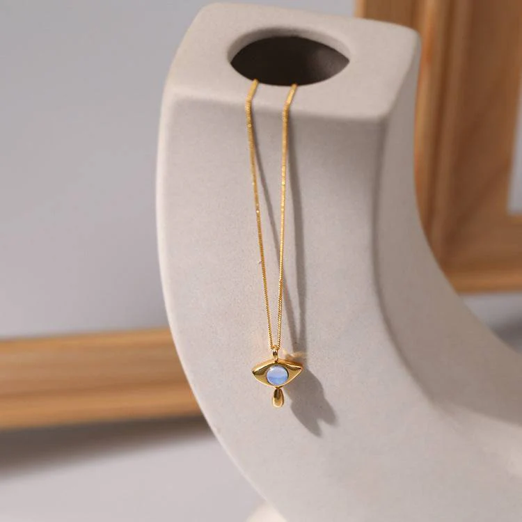 Elegant Gold-Plated Pendant Necklace